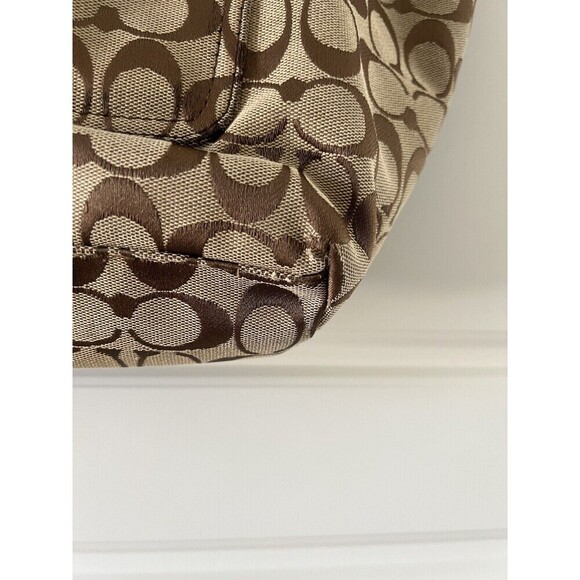 🆕 Vintage Coach Brown and Gold Signature Shoulder Bag with Floral Accents. - Picture 11 of 16